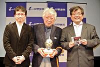 　「ウルトラセブン」の楽曲についてトークした（左から）青山通氏、冬木透氏、森永卓郎さん＝２０１４年１月