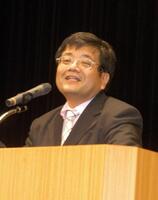 　日本経済の方向性について熱弁する森永さん＝２００８年２月