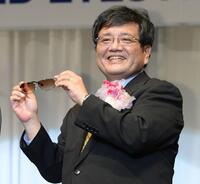 　日本メガネベストドレッサー賞を受賞した森永卓郎さん＝２０１３年１０月