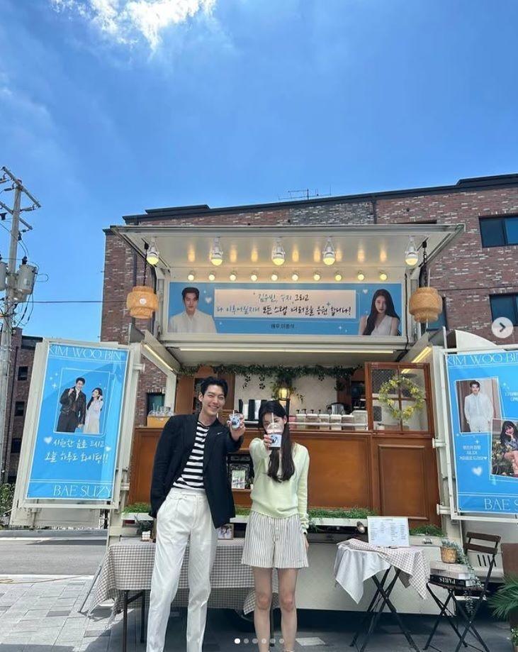 スジの公式インスタグラム＠ｓｋｕｕｋｚｋｙより（左から）キム・ウビン、スジ