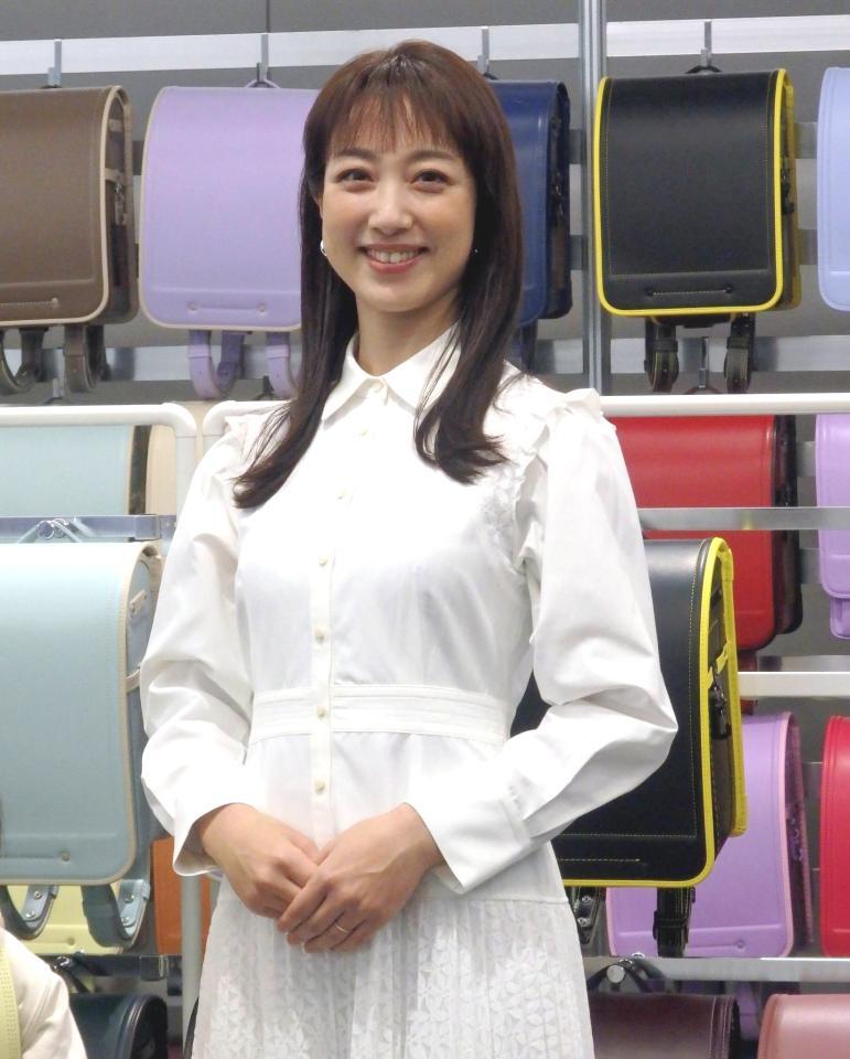 2児の母・川田裕美アナ ランドセル背負う「何年ぶりでしょう」 興味