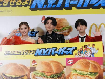 　イベントに登場した（左から）ゆうちゃみ、八木勇征、中島颯太