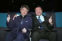 　Ｗ受賞を喜ぶ山口馬木也（左）と安田淳一監督（撮影・金田祐二）