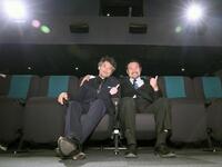 　Ｗ受賞を喜ぶ山口馬木也（左）と安田淳一監督（撮影・金田祐二）