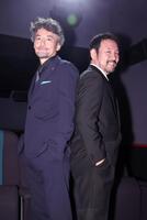 　Ｗ受賞を喜ぶ山口馬木也（左）と安田淳一監督（撮影・金田祐二）