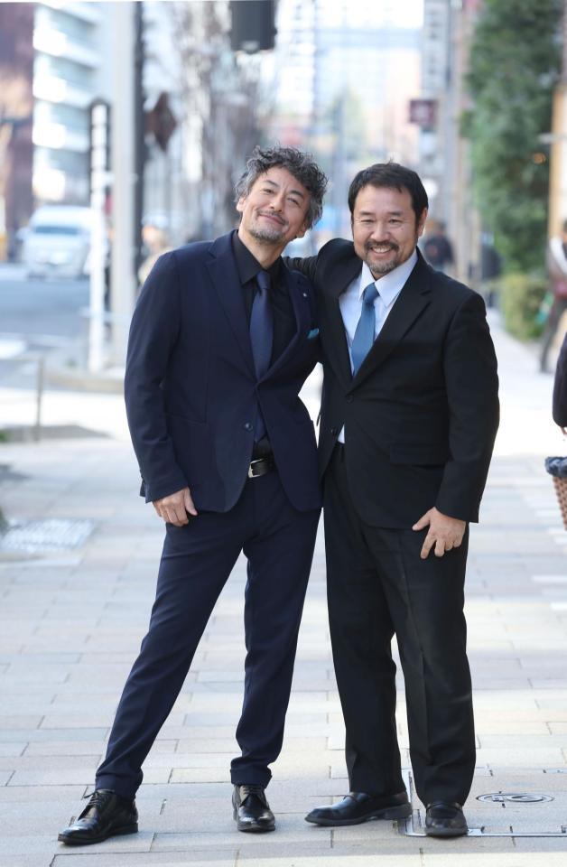 　Ｗ受賞を喜ぶ山口馬木也（左）と安田淳一監督（撮影・金田祐二）