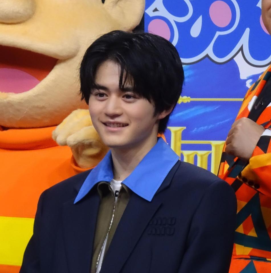 　映画「ドラえもん　のび太の絵世界物語」完成報告会に登場した鈴鹿央士