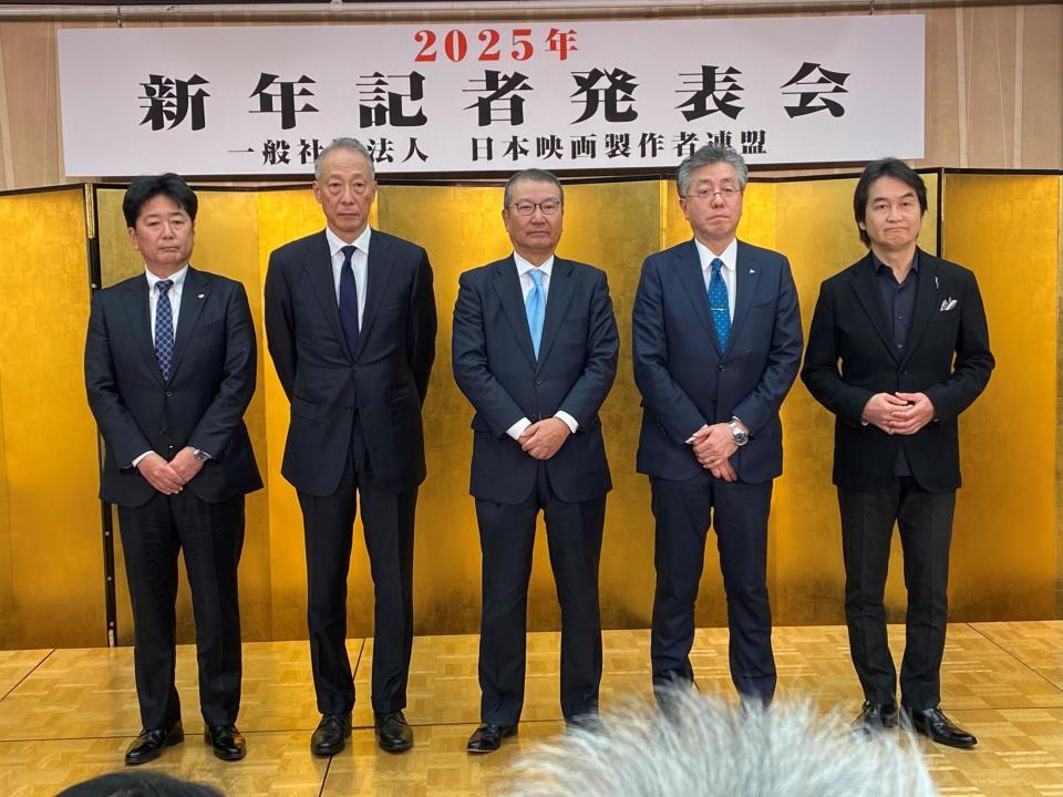 　会見に出席した（左から）高橋敏弘氏、松岡宏泰氏、映画製作者連盟会長・島谷能成、吉村文雄氏、夏野剛氏