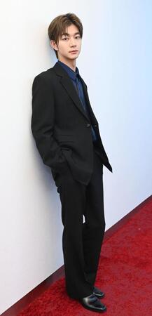 　ポーズを決める吉澤要人（撮影・園田高夫）