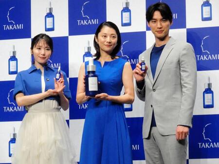 新ＣＭ発表会に出席した（左から）松岡茉優、小池栄子、福士蒼汰