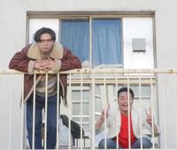 　ジャンプをする直前のケビンス・山口コンボイ（右）と仁木恭平