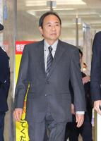 　取締役会の後、報道陣に対応するフジテレビ・清水賢治新社長＝３０日（撮影・西岡正）