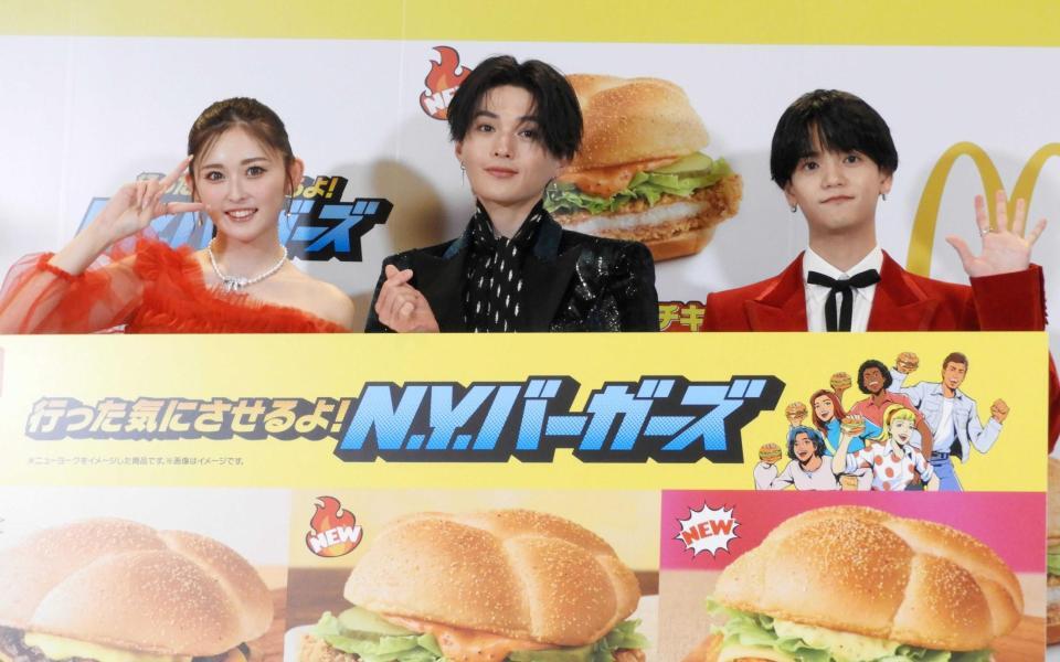 　（左から）ゆうちゃみ、八木勇征、中島颯太