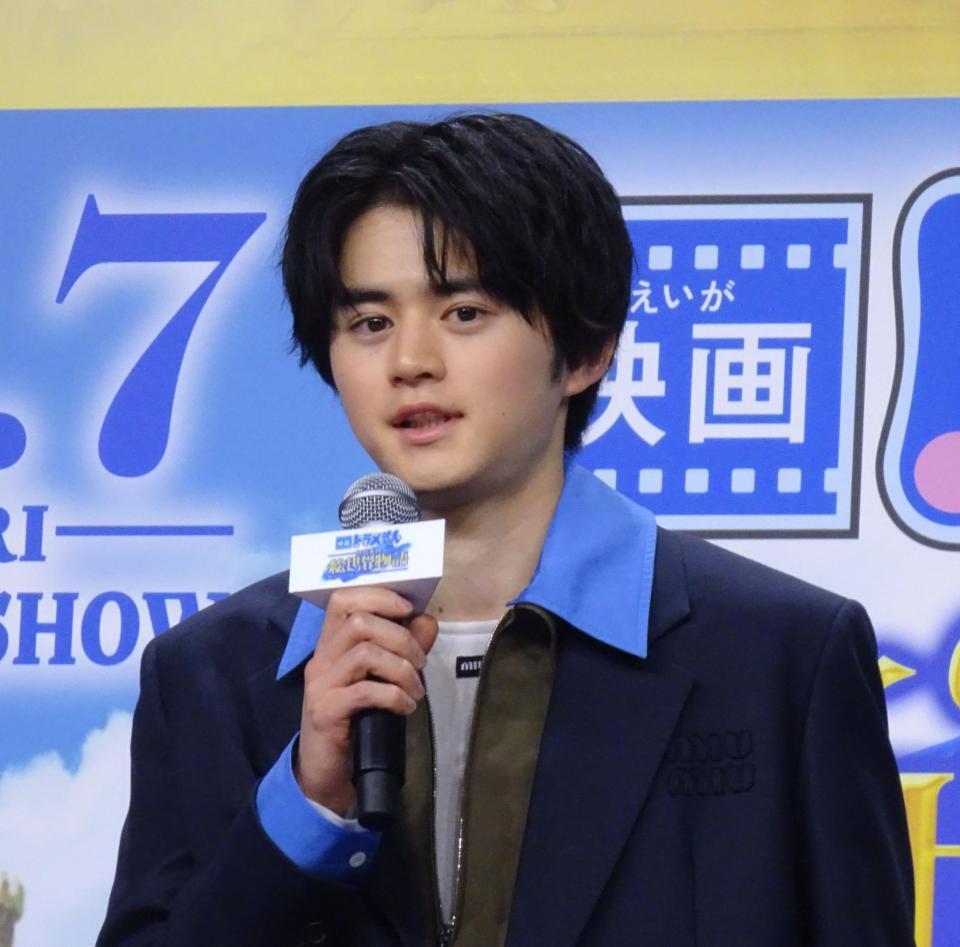 　映画「ドラえもん　のび太の絵世界物語」完成報告会に登壇した鈴鹿央士