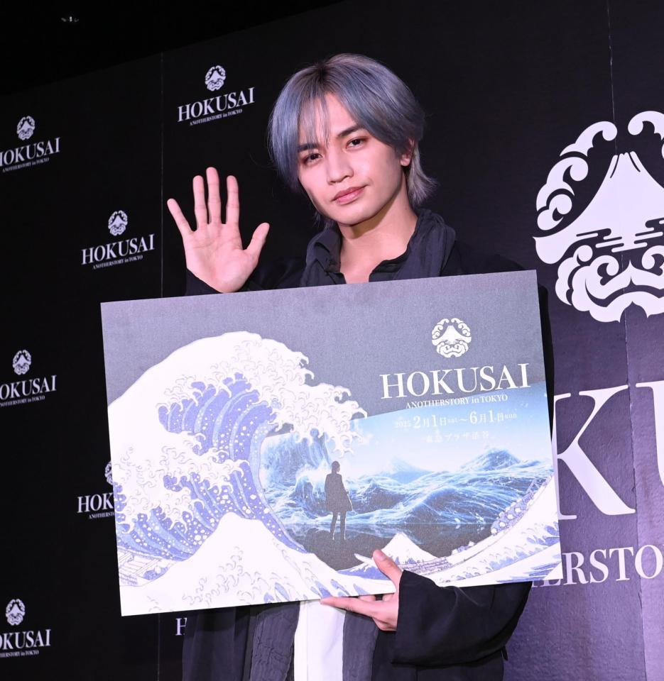『ＨＯＫＵＳＡＩ』展をＰＲする中島健人（撮影・園田高夫）