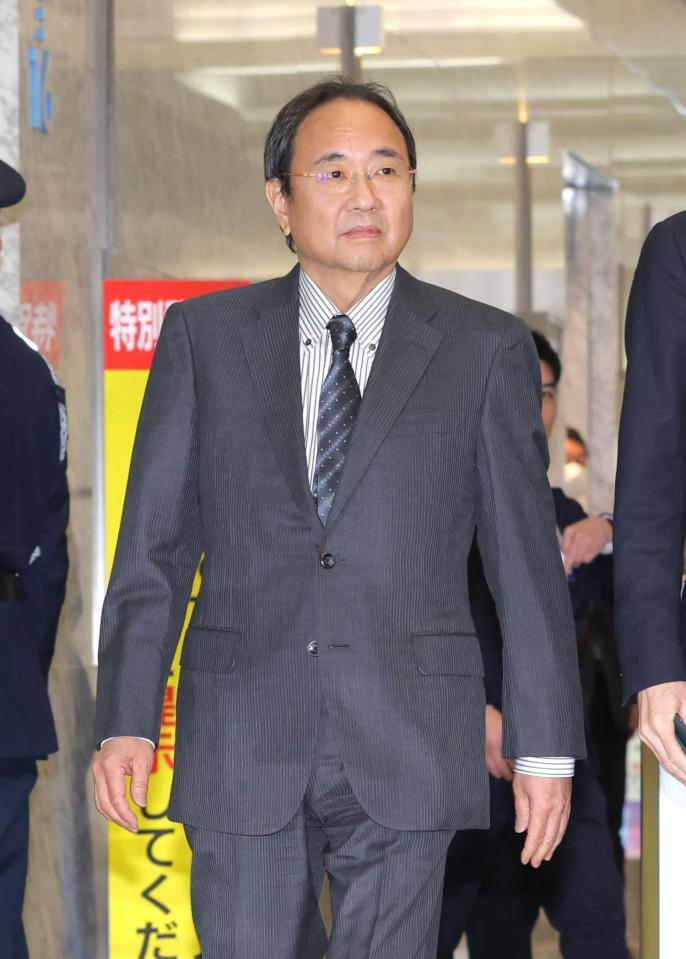 　取締役会の後、報道陣に対応するフジテレビ・清水賢治新社長＝３０日（撮影・西岡正）