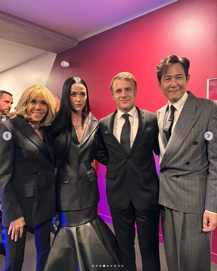 　イ・ジョンジェの公式インスタグラム＠ｆｒｏｍ＿ｊｊｌｅｅより　仏マクロン大統領（右から２番目）、ブリジット夫人（左端）