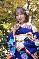 　晴れ着姿で笑顔の本田望結（撮影・金田祐二）