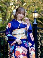 　晴れ着姿で笑顔の本田望結（撮影・金田祐二）