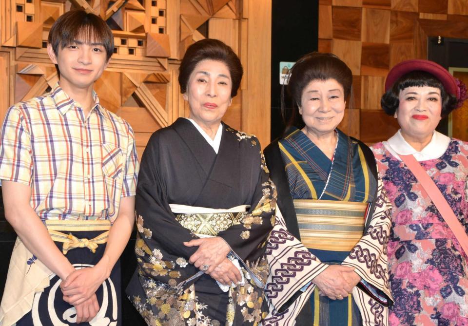 　（左から）川﨑皇輝、波乃久里子、水谷八重子、渡辺えり