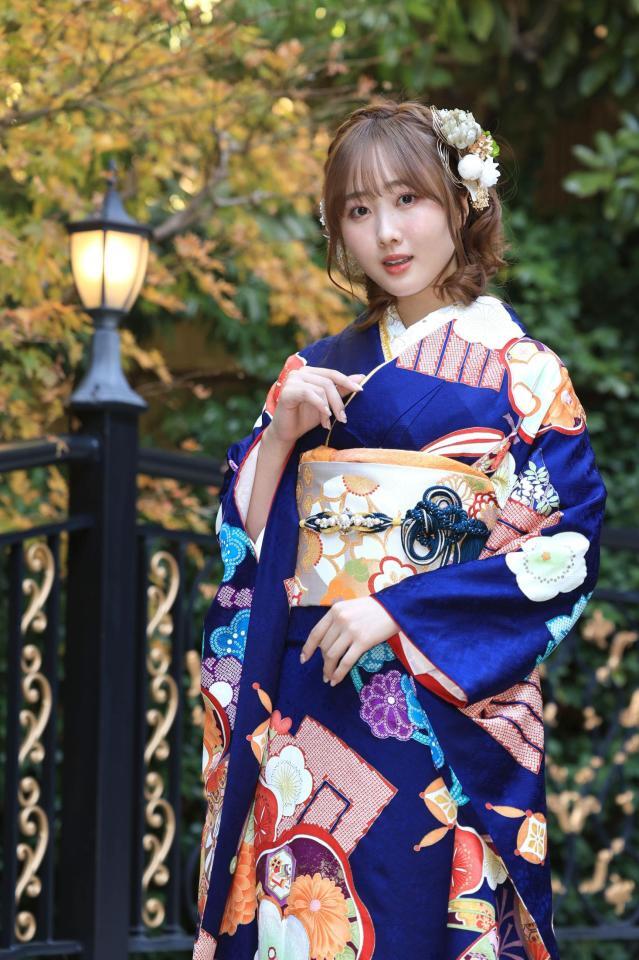 　晴れ着姿でほほえむ本田望結（撮影・金田祐二）