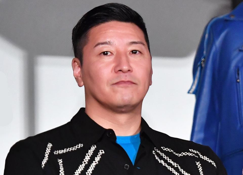 チョコプラ長田「ヒロシスタイル」でオーダースーツ姿公開「かっこよい