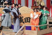 　（左から）吉村洋文大阪府知事、佐野勇斗、松井玲奈、みりちゃむ