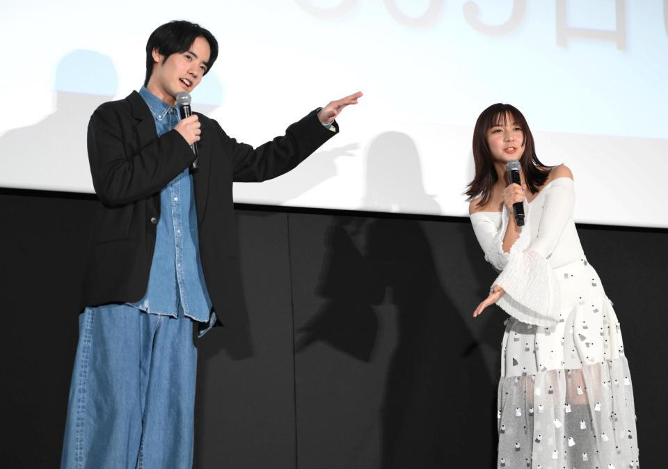 　息の合ったトークを披露する赤楚衛二（左）、上白石萌歌（撮影・堀内翔）