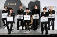 　トークで盛り上がるＩＭＰ．のメンバー（前列左から）鈴木大河、佐藤新、基俊介（後列左から）椿泰我、松井奏、影山拓也、横原悠毅（撮影・持木克友）