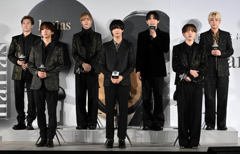 　締めのあいさつをするＩＭＰ．の（前列左から）鈴木大河、佐藤新、基俊介（後列左から）椿泰我、松井奏、影山拓也、横原悠毅（撮影・持木克友）