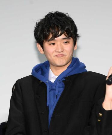 　映画の舞台あいさつに登場した藤堂日向