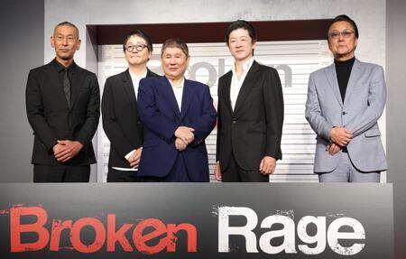 　勢ぞろいする（左から）國本鍾建、大森南朋、北野武監督、浅野忠信、白竜（撮影・西岡正）