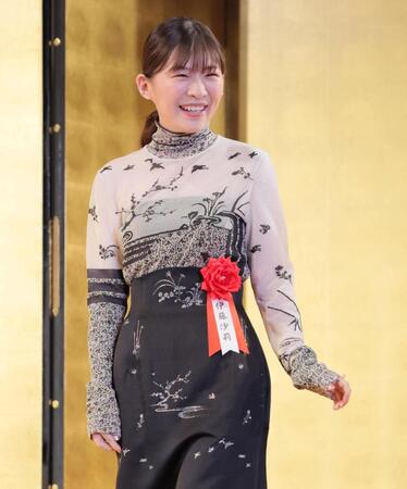 　壇上で笑顔を見せる伊藤沙莉（撮影・棚橋慶太）