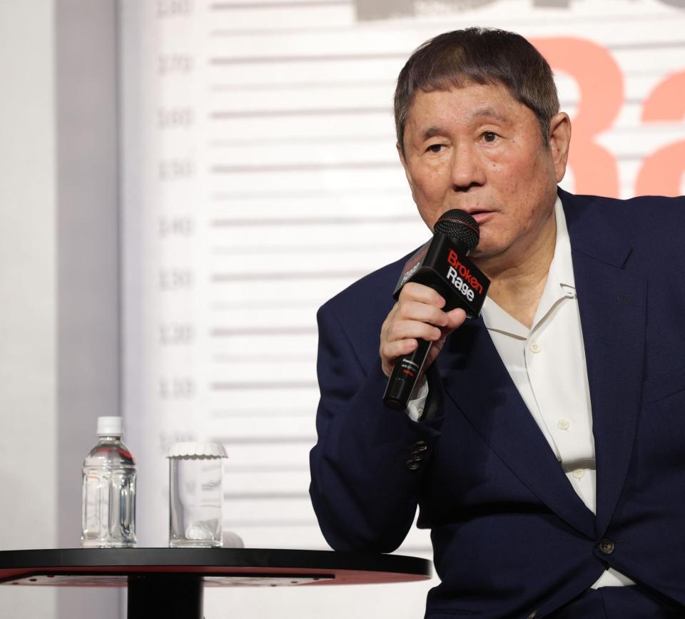 　作品についての思いを話す北野武監督（撮影・西岡正）