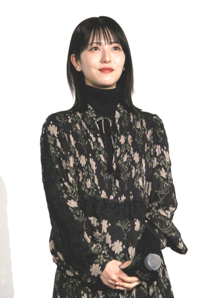 　舞台あいさつに登壇した浜辺美波