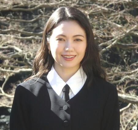 　写真に応じる二階堂ふみ