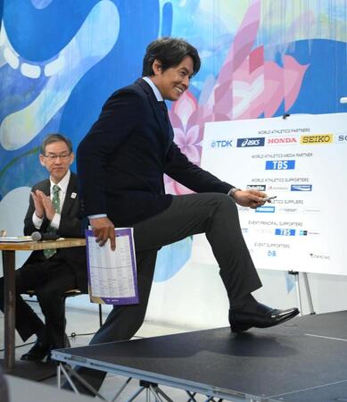 　登壇する織田裕二（撮影・堀内翔）