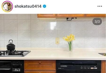 最後の弁当を作り終えたキッチン。２月７日の亜希のインスタグラム＠ｓｈｏｋａｔｓｕ０４１４より 