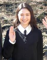 　撮影に応じる二階堂ふみ