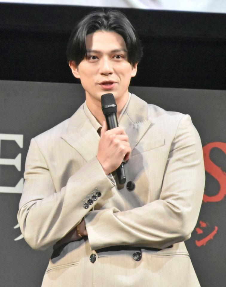 　登壇した新田真剣佑
