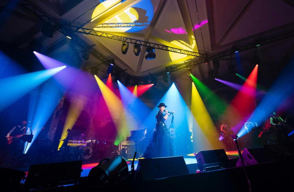 　苗場ライブを行った松任谷由実（撮影・田中聖太郎）