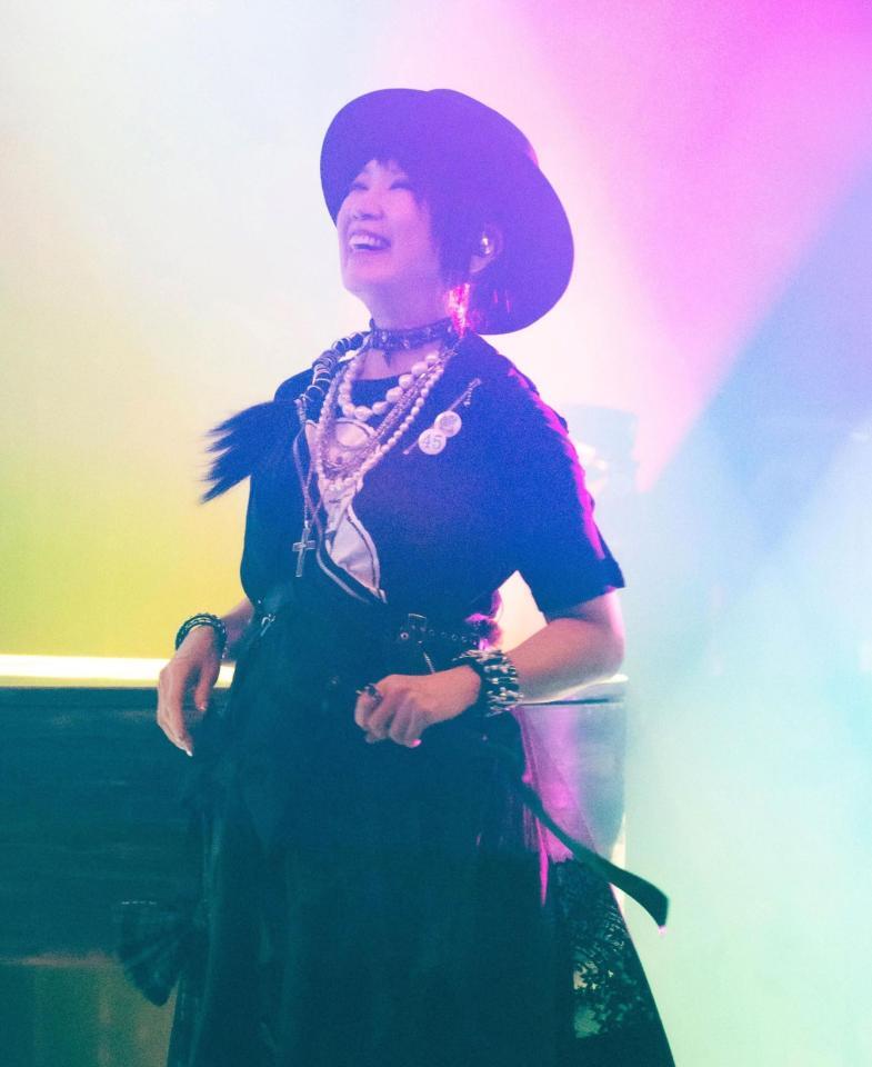 　苗場ライブを行った松任谷由実（撮影・田中聖太郎）