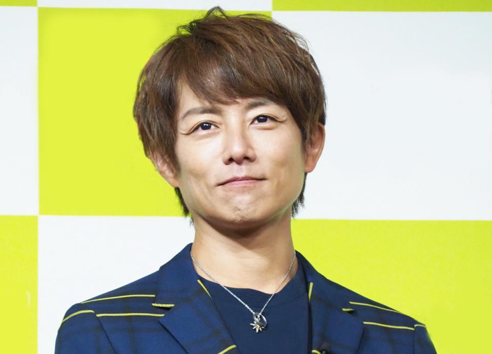 杉浦太陽 17歳長女とランチ 左手でスマホ撮影、右手で料理ナイフ姿