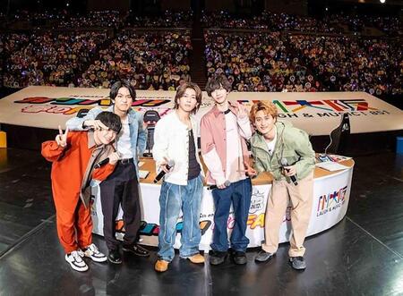 　公開収録を行った（左から）真弓孟之、正門良規、末澤誠也、永岡蓮王、小島健