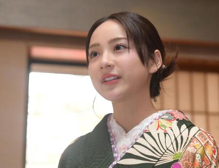 　取材に応じる平祐奈（撮影・石井剣太郎）