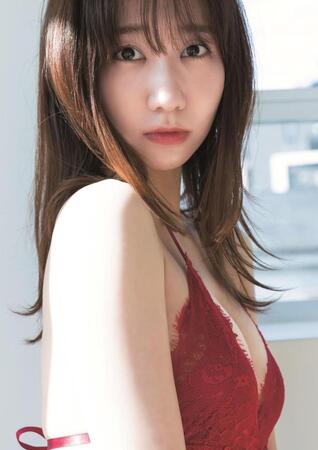 　柏木由紀完全版写真集「Ｔｉｍｅ　Ｃａｐｓｕｌｅ」ⓒＴａｋｅｏ　Ｄｅｃ．／集英社