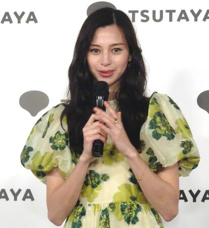 　フォトエッセイ「明日へのことば」刊行イベントに出席した中条あやみ