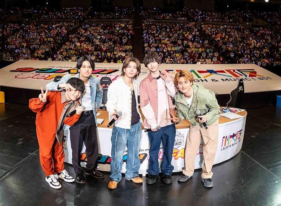 　公開収録を行った（左から）真弓孟之、正門良規、末澤誠也、永岡蓮王、小島健