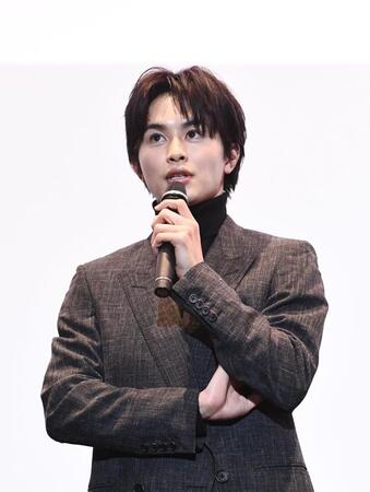 　撮影の苦労話を話す草川拓弥（撮影・園田高夫）