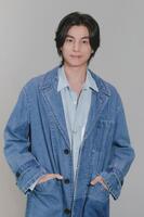 　テレ東ドラマで瀧本美織とダブル主演のガルフ・カナーウット【©「トウキョウホリディ」製作委員会】